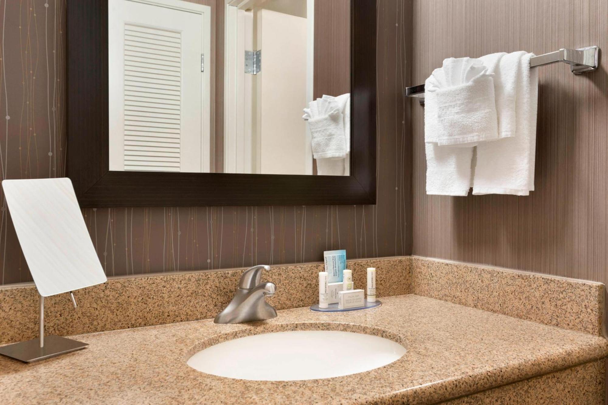 Courtyard By Marriott Bloomington Normal Hotell Eksteriør bilde
