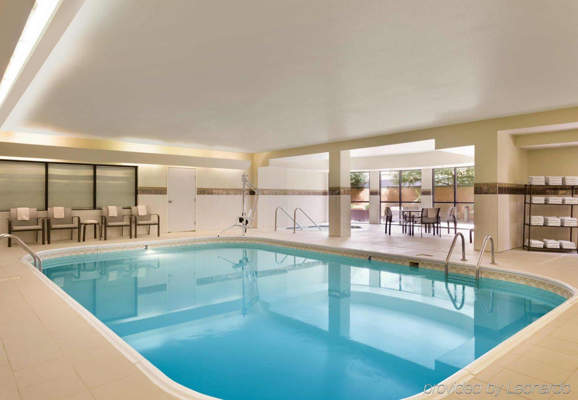 Courtyard By Marriott Bloomington Normal Hotell Eksteriør bilde