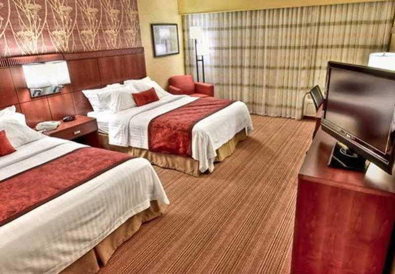 Courtyard By Marriott Bloomington Normal Hotell Eksteriør bilde